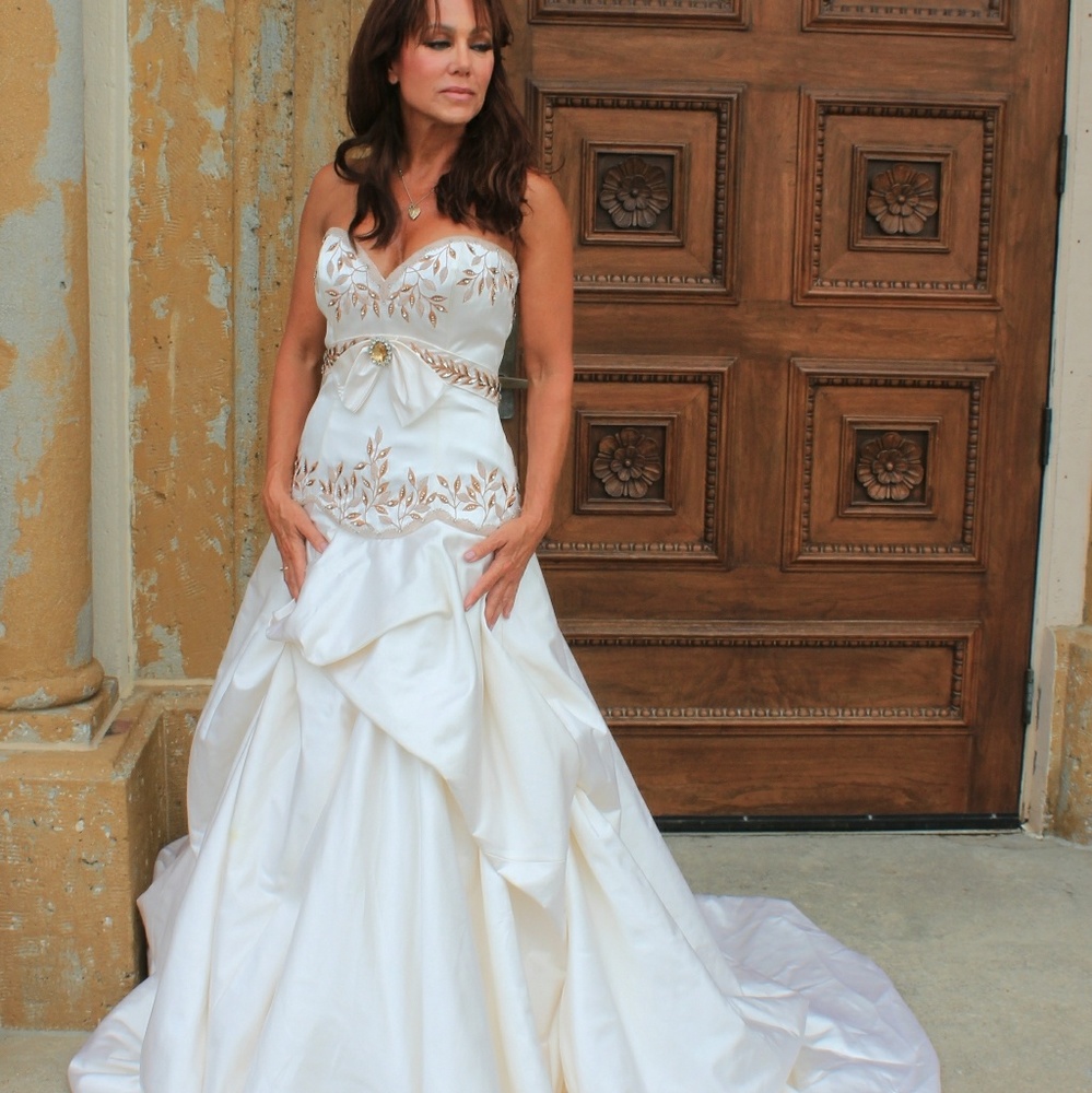 Stunning Champagne W/Swarovski ❤️Wedding gown/dress, runway show size 10 - Picture 3 of 10